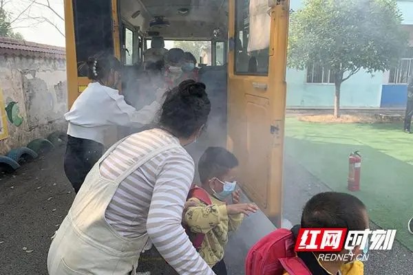 淥口區(qū)南洲鎮(zhèn)中心學(xué)校：加強(qiáng)校車演練 筑牢安全防線