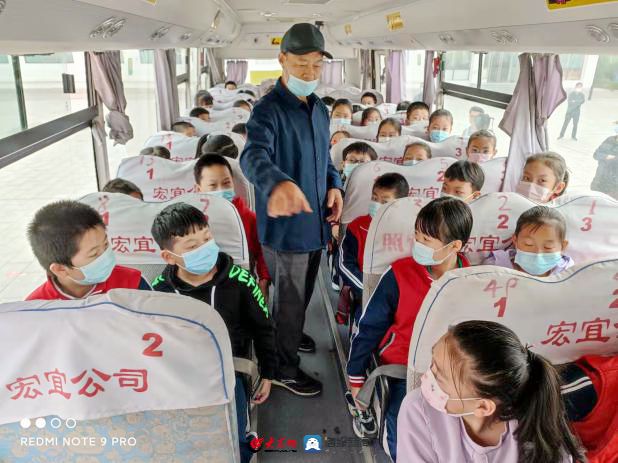 濰坊濱海一中：規(guī)范校車安全管理，保障學(xué)生健康安全