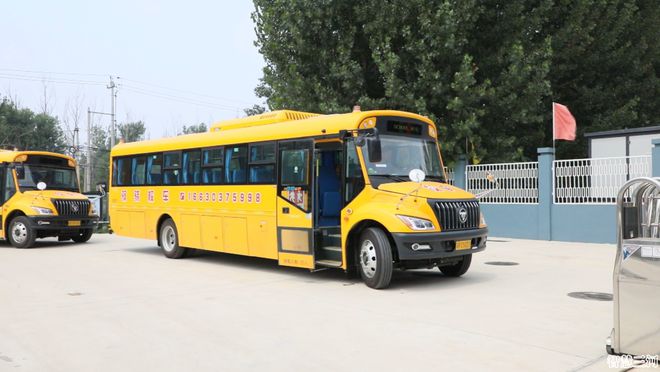 保障校車安全 護航孩子成長