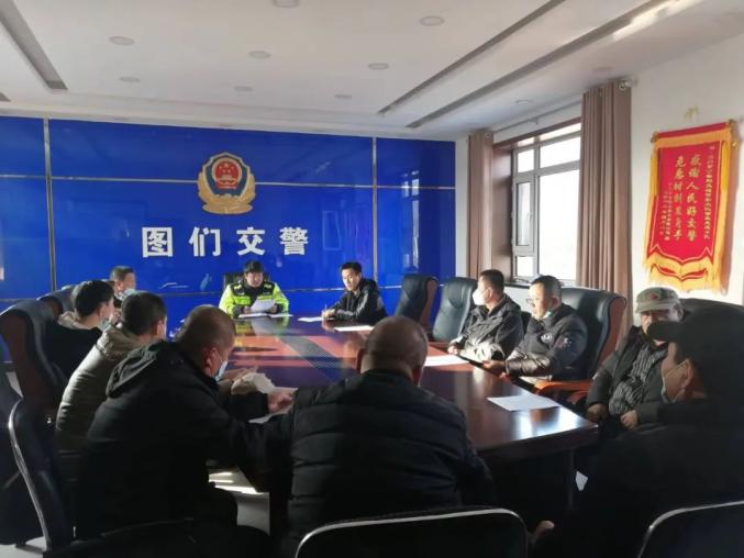 圖們公安交警開展校車駕駛員冬季交通安全教育培訓(xùn)