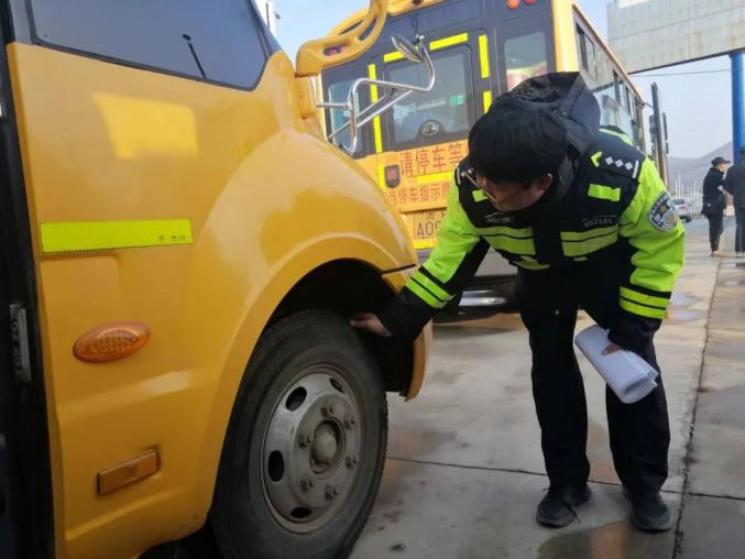 圖們公安交警開展校車駕駛員冬季交通安全教育培訓(xùn)