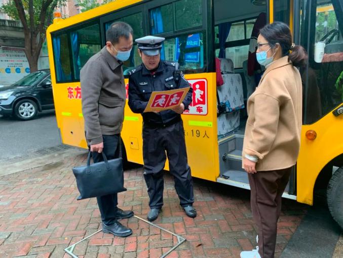 開展校車“體檢” 筑牢安全防線