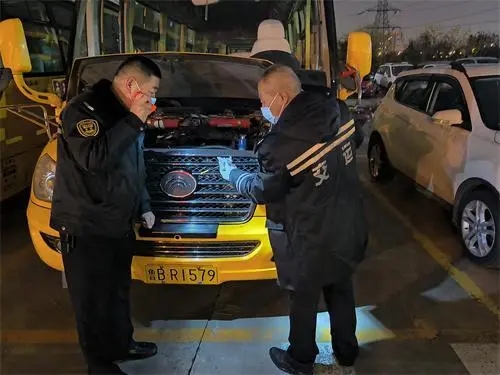 全力保障學生乘車安全！青島溫馨校車公司多舉措應(yīng)對寒潮天氣