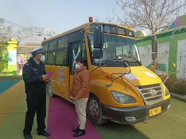 渭南大荔交警做好寒假校車封存工作