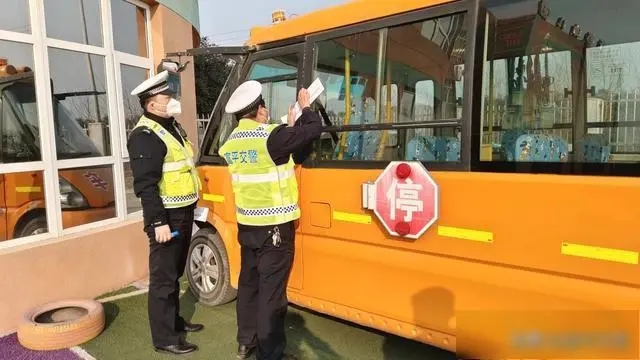富平交警：“三個加強”落細落實校車“全過程”安全管理