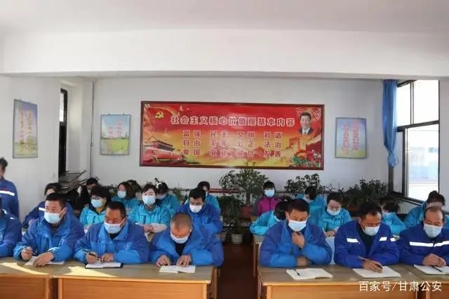 校車安全教育會(huì)暨寒假期間校車封存工作/ 校車安全教育會(huì)暨寒假期間校車封存工作