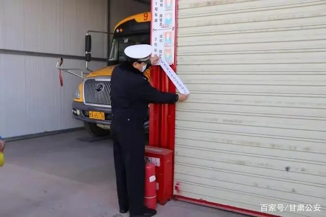 校車安全教育會(huì)暨寒假期間校車封存工作/ 校車安全教育會(huì)暨寒假期間校車封存工作
