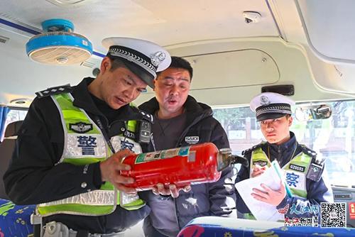 新學期要開始了，贛州交警正在全力準備