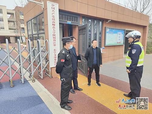 新學期要開始了，贛州交警正在全力準備