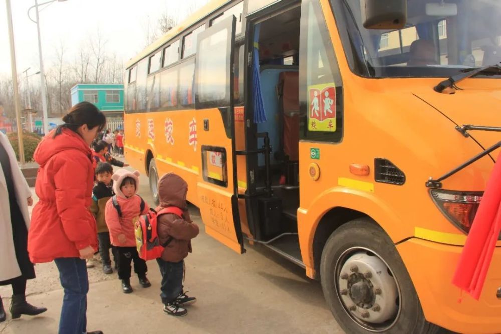 校車進(jìn)鄉(xiāng)村丨高樓鄉(xiāng)第一輛校車開(kāi)通啦