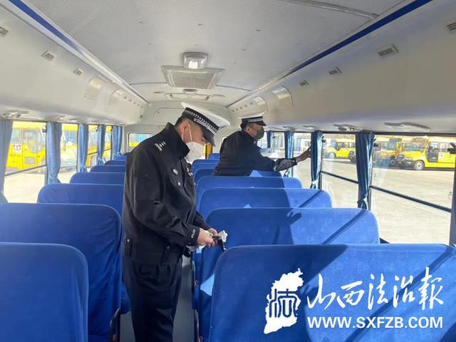 大同交警六大隊深入校車企業(yè)開展安全教育活動/ 大同交警六大隊深入校車企業(yè)開展安全教育活動