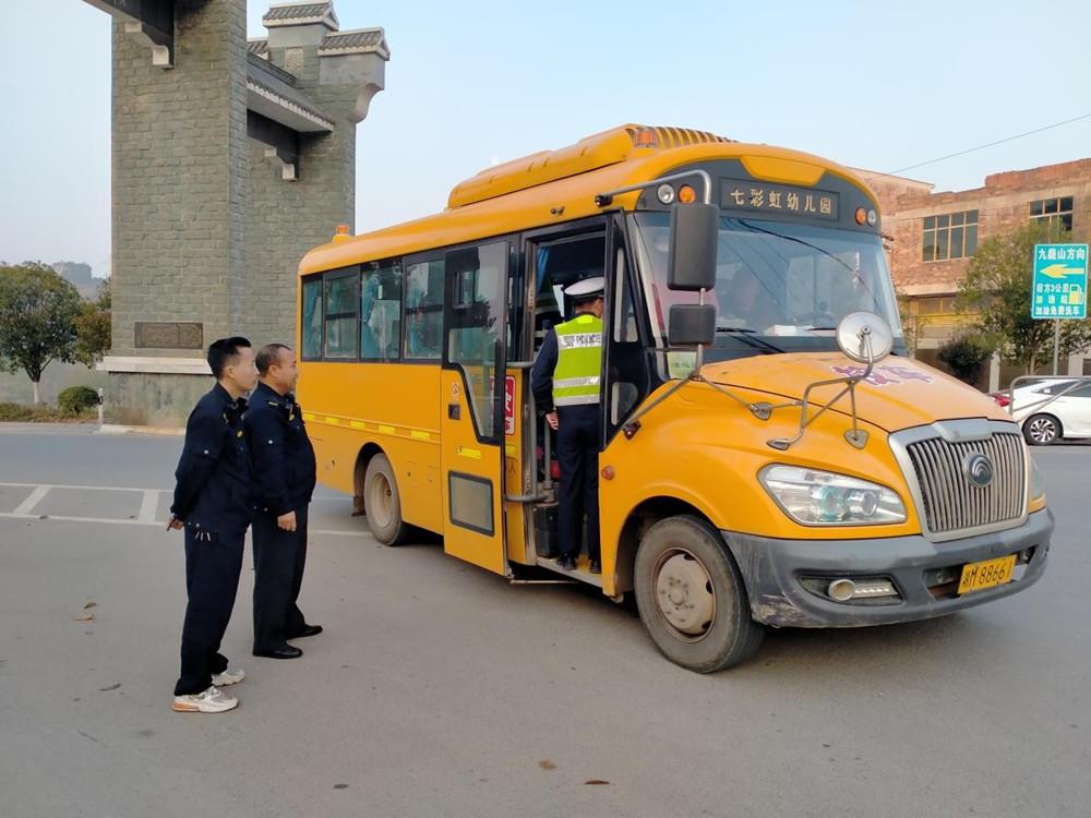 寧遠(yuǎn)：守好校車“安全關(guān)” 構(gòu)筑上學(xué)平安路