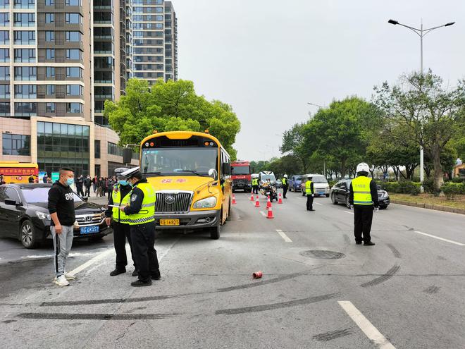 打造平安校園！2023年鄂城區(qū)校車安全應(yīng)急演練成功舉行