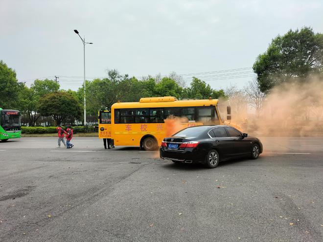 打造平安校園！2023年鄂城區(qū)校車安全應(yīng)急演練成功舉行