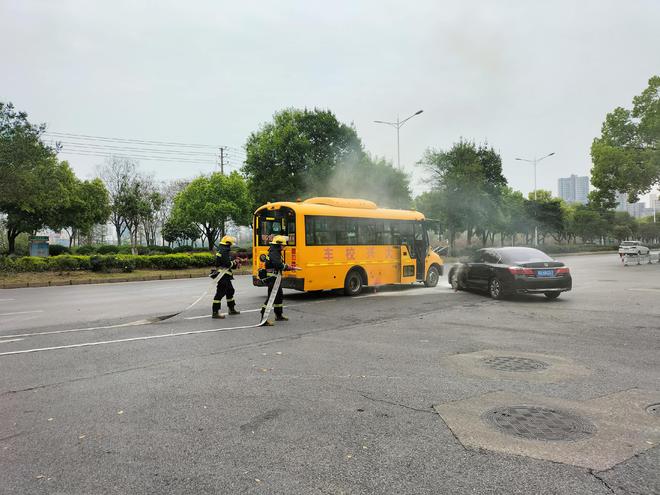 打造平安校園！2023年鄂城區(qū)校車安全應(yīng)急演練成功舉行