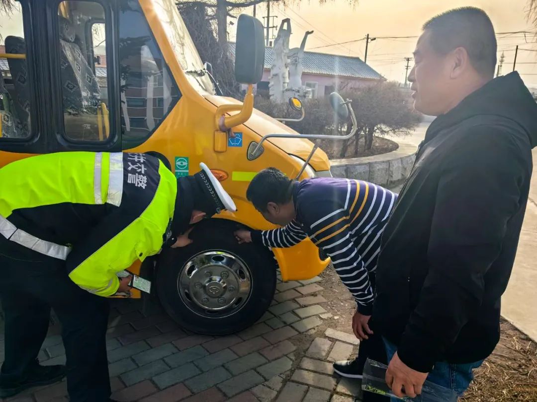 為愛護航 安全“童”行！龍井交警開展校車安全大檢查