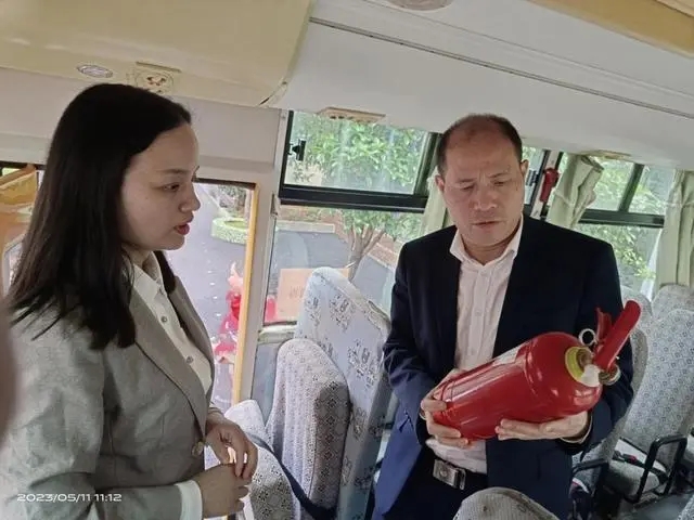 零陵區(qū)教育局局長唐天光帶隊開展校車交通安全專項檢查