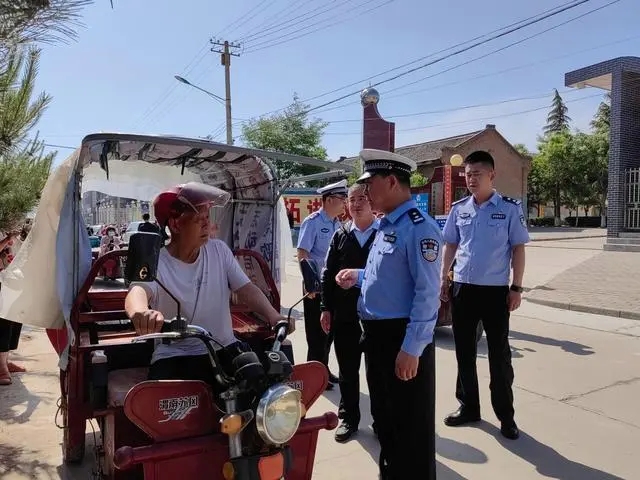 白水公安交警再掀接學車輛違法專項整治行動全力守護學生安全