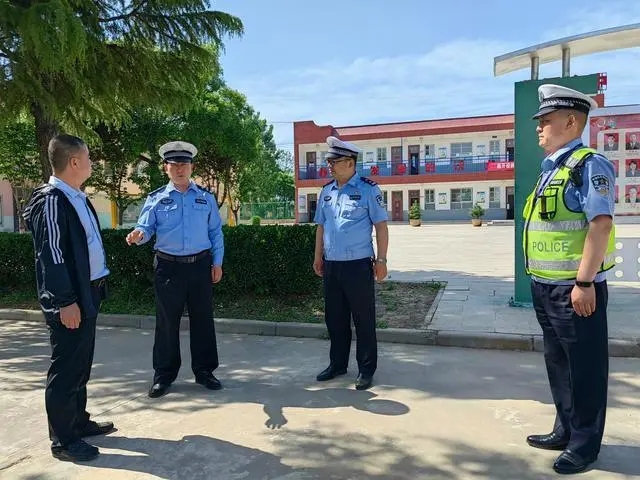 白水公安交警再掀接學車輛違法專項整治行動全力守護學生安全