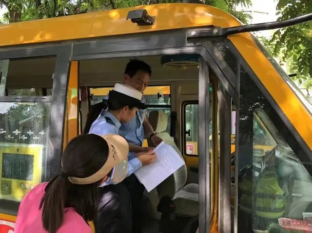 華陰交警源頭監(jiān)管繃緊弦 安全告誡筑防線