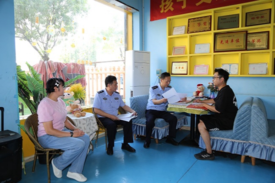 羅山交警大隊(duì)深入幼兒園開展安全大檢查/ 羅山交警大隊(duì)深入幼兒園開展安全大檢查