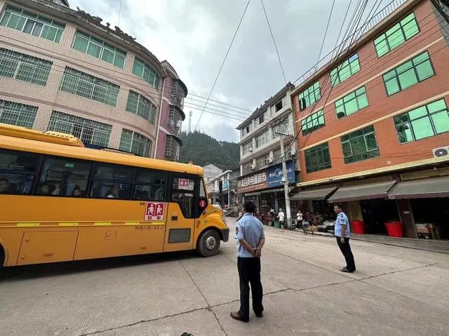 沅陵縣清浪鄉(xiāng):嚴(yán)把校車安全關(guān) 全力護(hù)航上下學(xué) 沅陵縣清浪鄉(xiāng):嚴(yán)把校車安全關(guān) 全力護(hù)航上下學(xué)