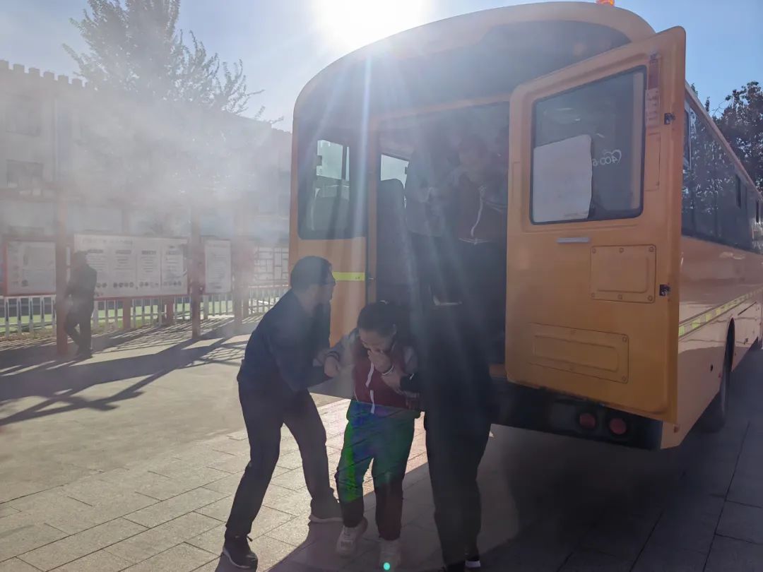 【平安校園創(chuàng)建】昌邑市教育和體育局組織開展校車安全應(yīng)急演練活動(dòng) 圖片