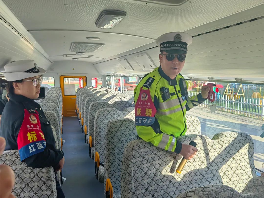 【平安校園創(chuàng)建】昌邑市教育和體育局組織開展校車安全應(yīng)急演練活動(dòng) 圖片