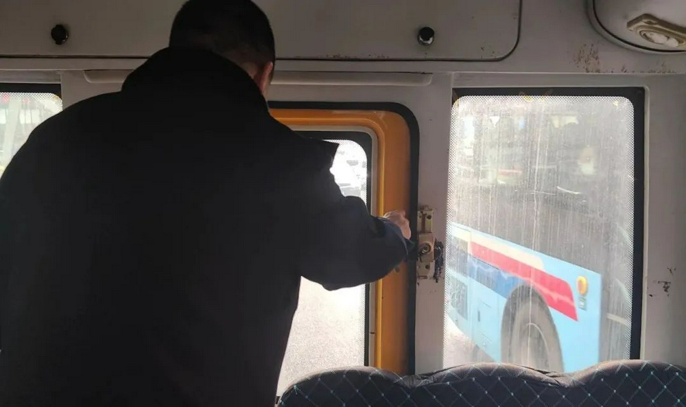 校車安全不容忽視 筑牢校園交通安全“防護(hù)墻” 校車安全不容忽視 筑牢校園交通安全“防護(hù)墻”