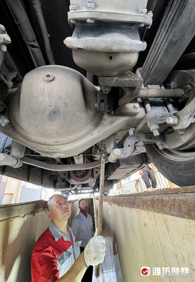 校車“大體檢” 安全迎開學(xué) 校車“大體檢” 安全迎開學(xué)