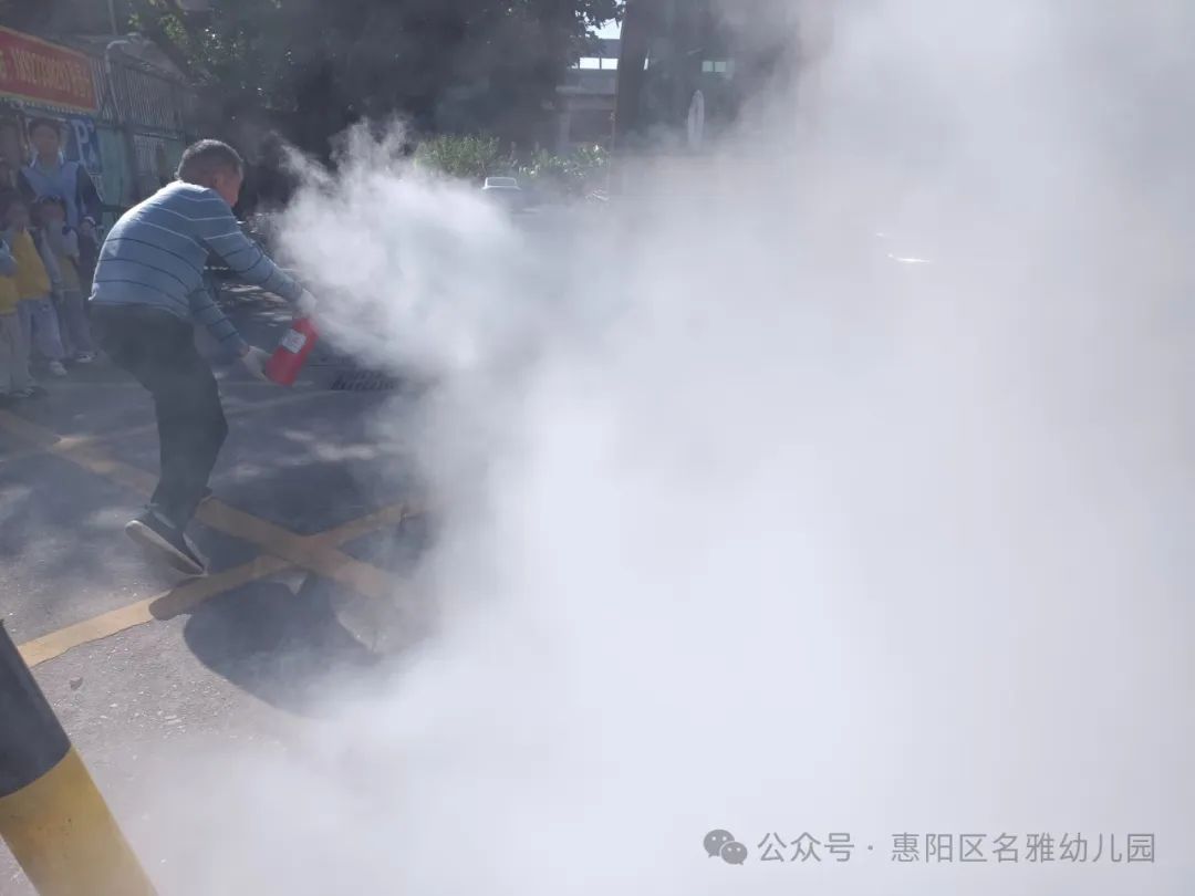 【校車安全】快樂(lè)乘車，安全“童”行——名雅幼兒園校車安全演練