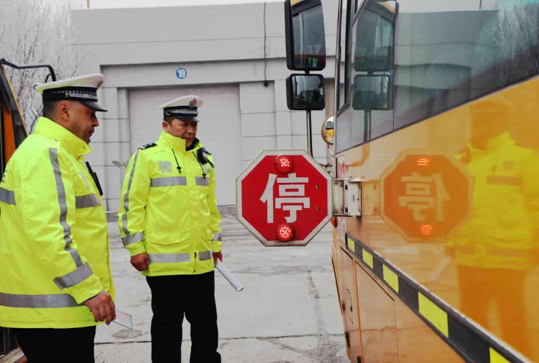 【百日行動(dòng)】‖ 筑牢校車安全防線 擰緊冬季校車出行“安全閥” 圖片