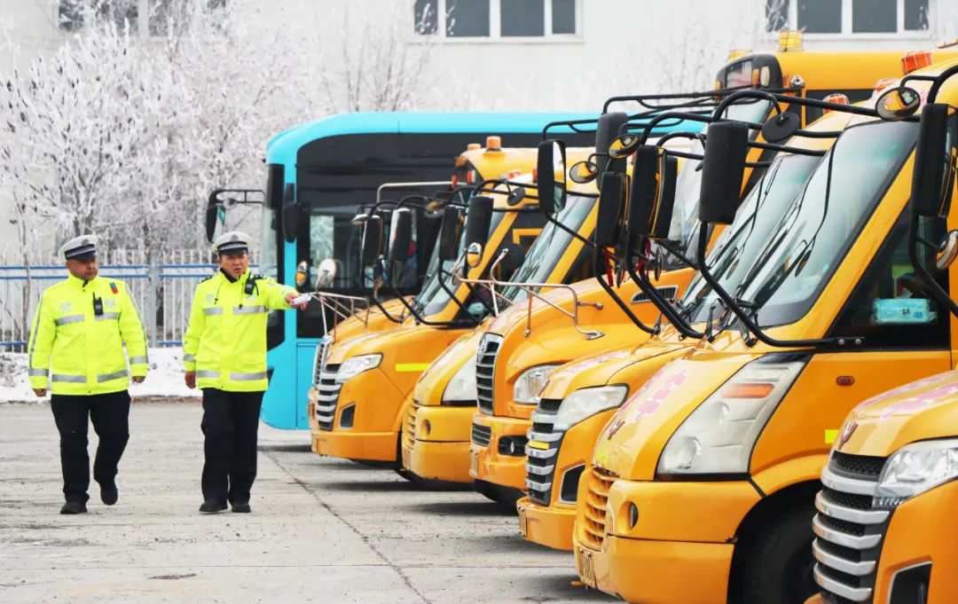 【百日行動(dòng)】‖ 筑牢校車安全防線 擰緊冬季校車出行“安全閥” 圖片