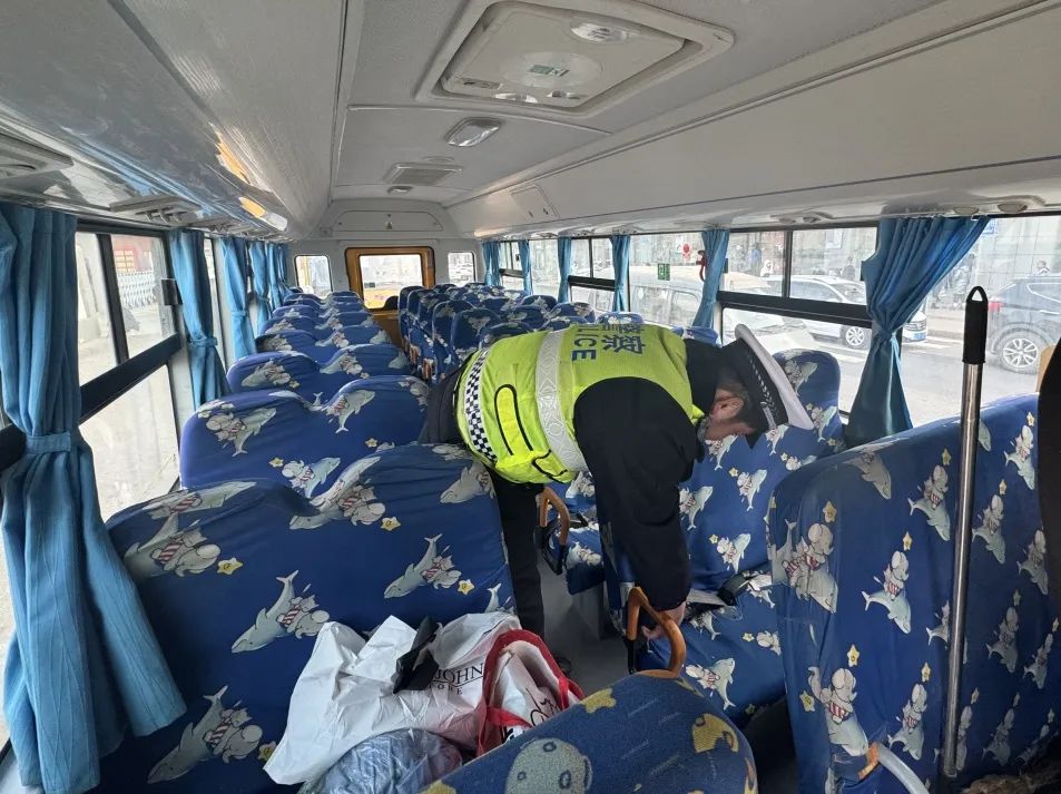 冬季行動(dòng) | 安塞交警:排查校車安全隱患 確保學(xué)生安全出行 圖片