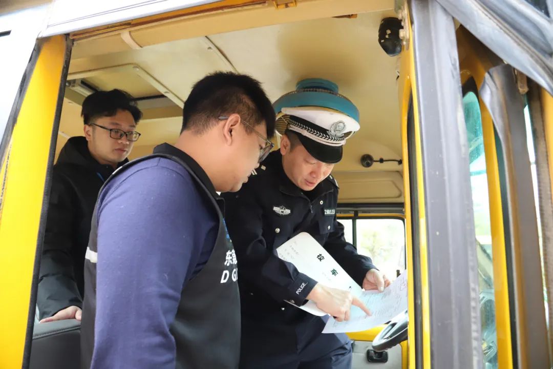 謝崗鎮(zhèn)嚴(yán)把校車安全關(guān) 守護(hù)上學(xué)平安路