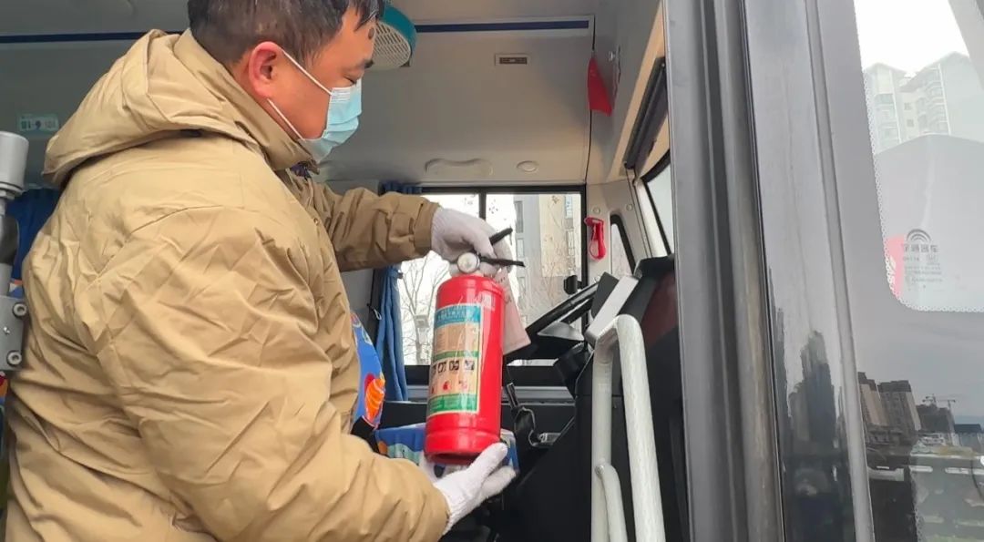 【搖籃資訊】安全乘校車 平安伴我行——金色搖籃幼兒園校車安全演練 圖片