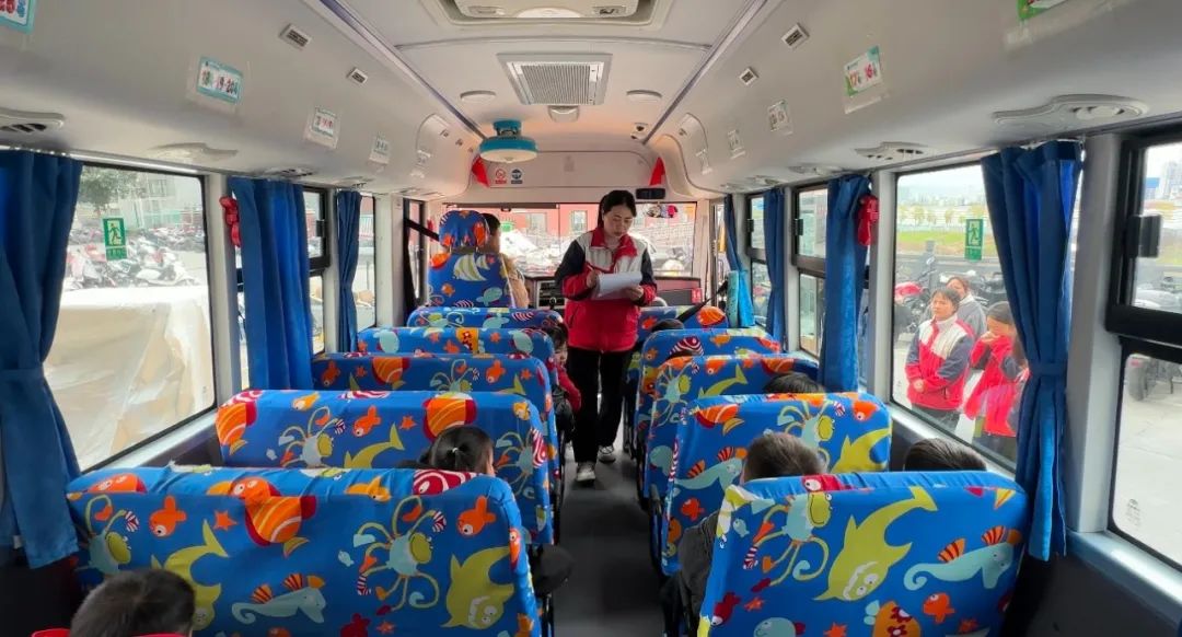 【搖籃資訊】安全乘校車 平安伴我行——金色搖籃幼兒園校車安全演練 圖片