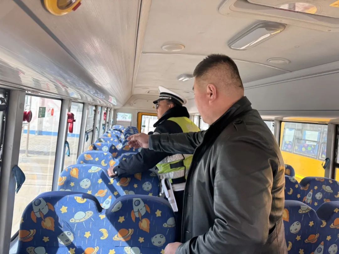 擰緊校車“安全閥” 守護(hù)平安“上學(xué)路”