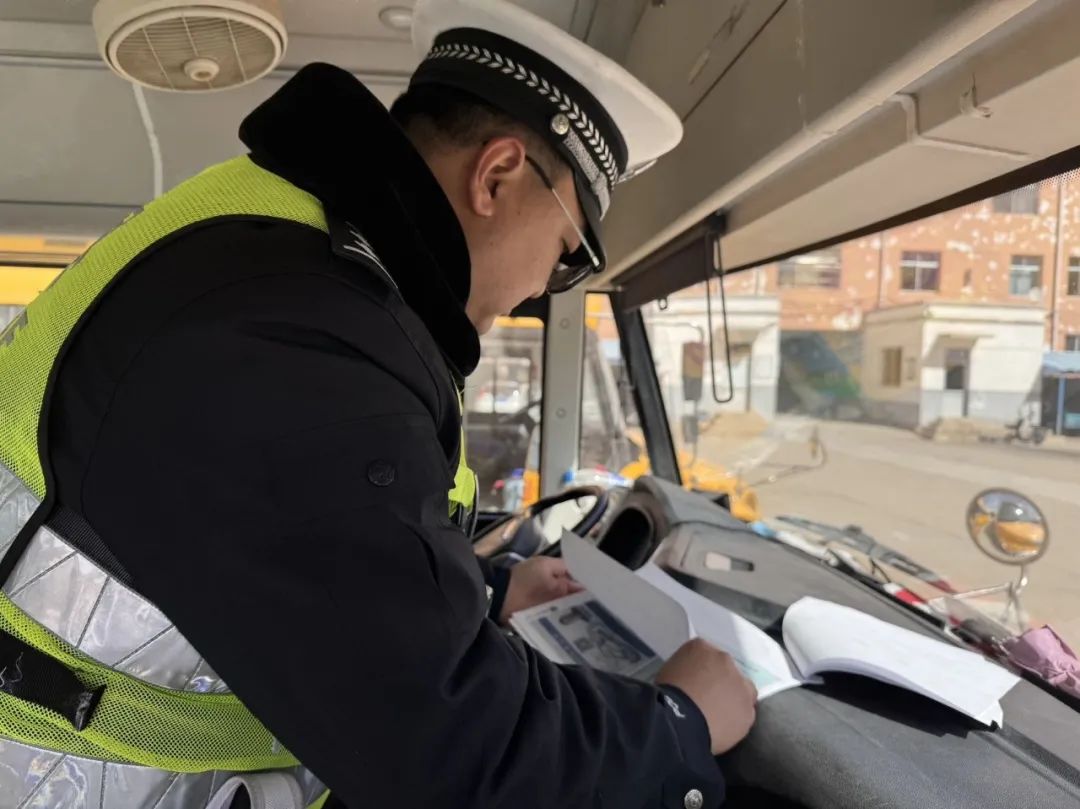 擰緊校車“安全閥” 守護(hù)平安“上學(xué)路”