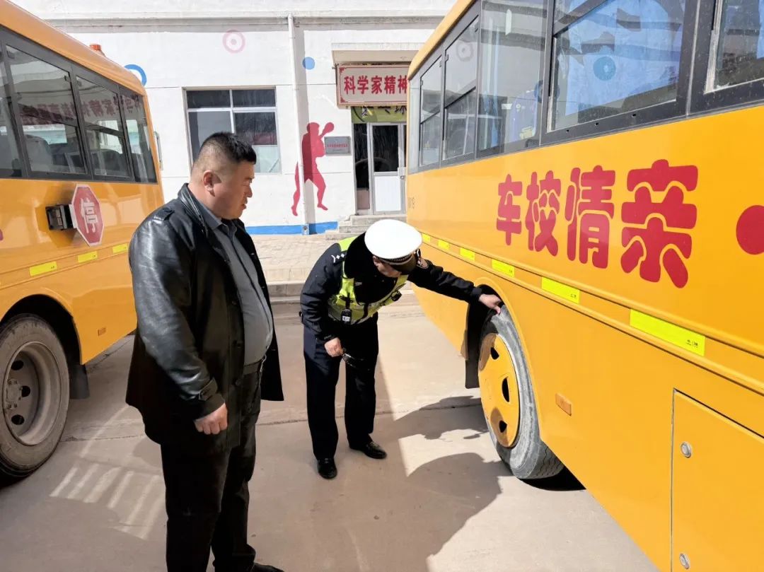 擰緊校車“安全閥” 守護(hù)平安“上學(xué)路”