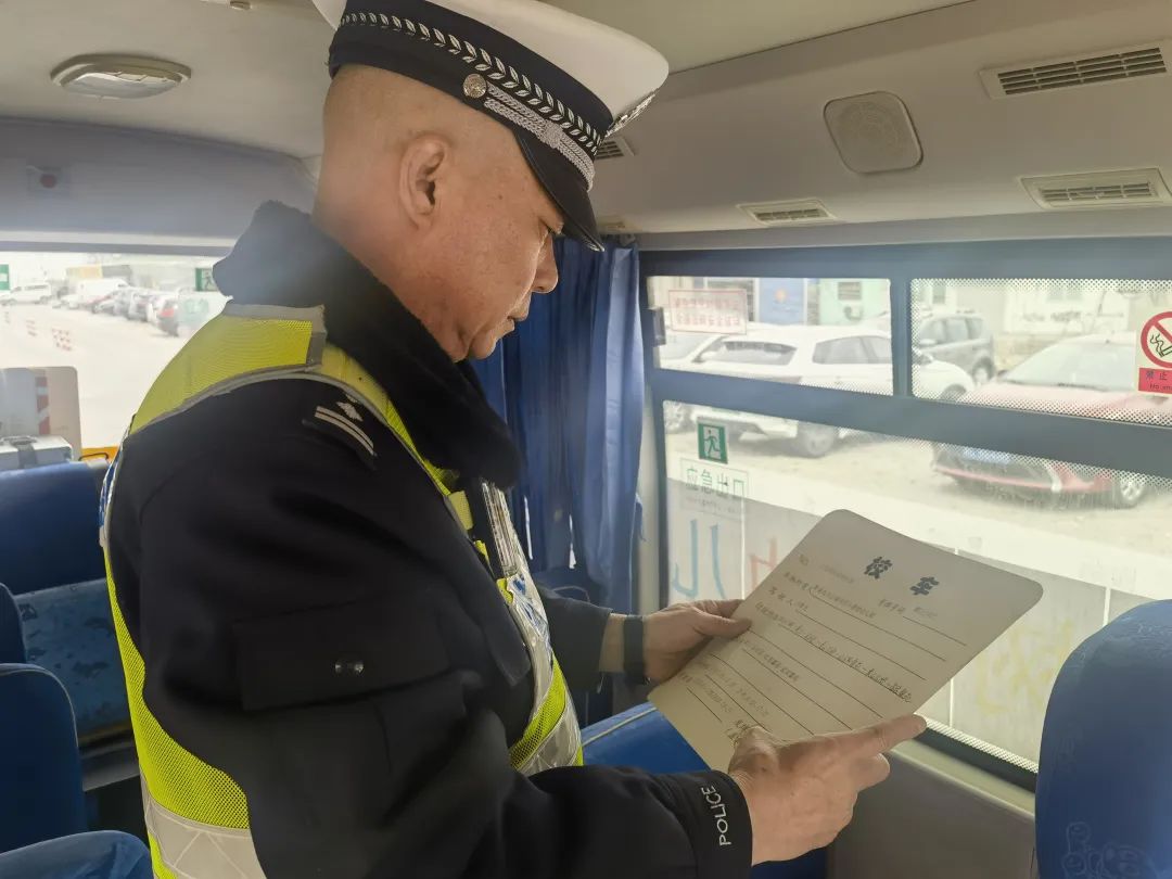 強(qiáng)化校車安全檢查 擰緊出行“安全閥” 圖片