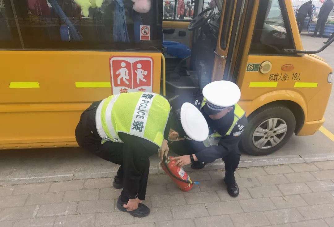 強(qiáng)化校車安全檢查 擰緊出行“安全閥” 圖片