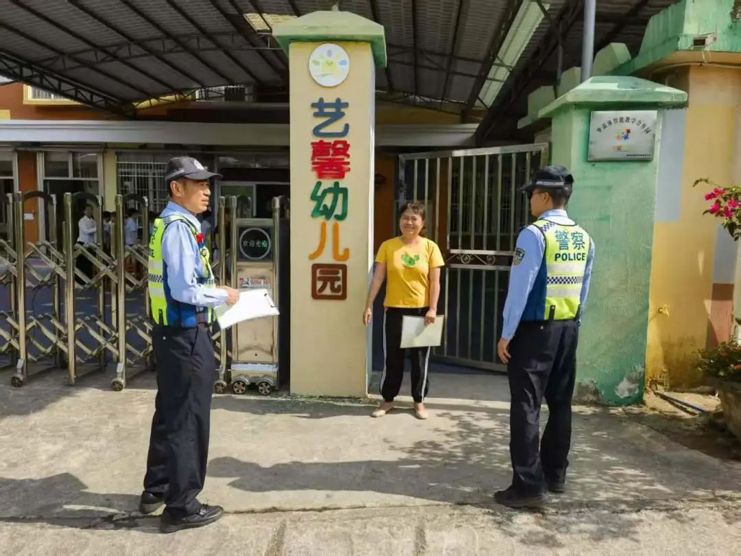 瓊中交警深入4所幼兒園開展校車安全隱患排查治理工作/ 瓊中交警深入4所幼兒園開展校車安全隱患排查治理工作
