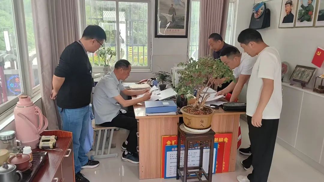 湯家匯鎮(zhèn):“三措并舉”筑牢校車(chē)安全防線 圖片