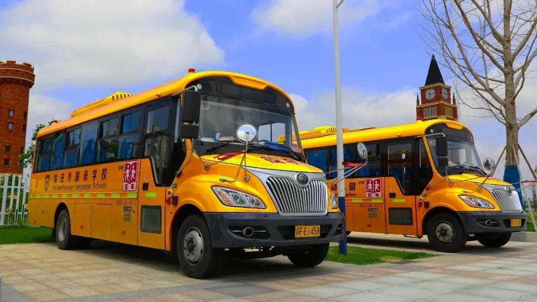 校園安全丨車輪上的避風港:校車里的成長守護日記 校車.jpg