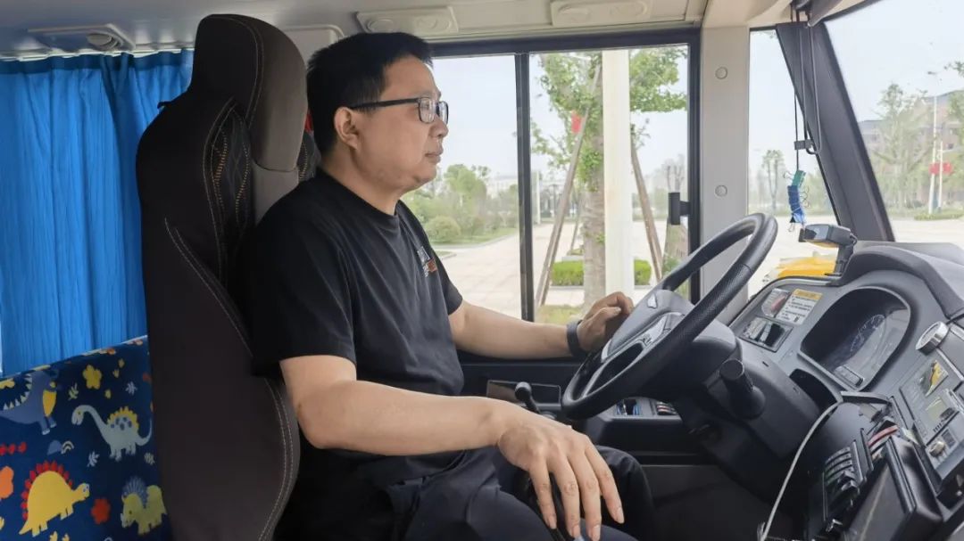 校園安全丨車輪上的避風港:校車里的成長守護日記 微信圖片_20250516081717.jpg