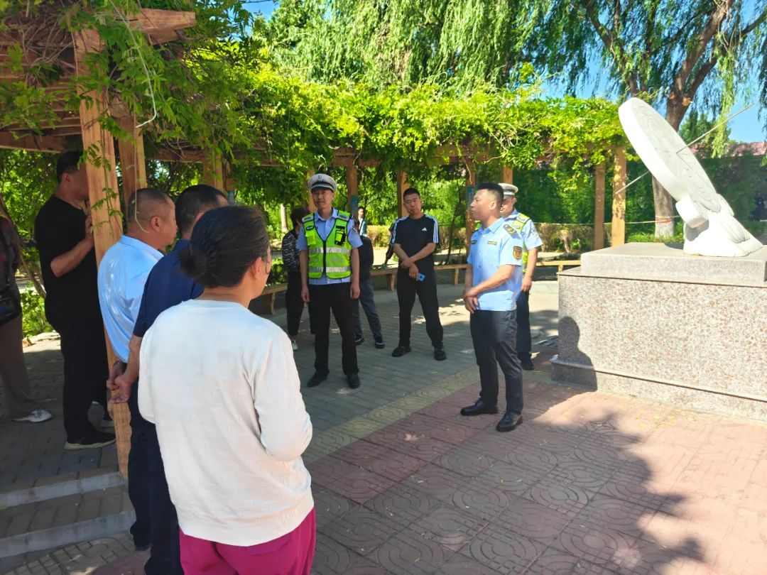 教聯(lián)體在行動(dòng)丨高里街道中心學(xué)校迎接校車安全檢查