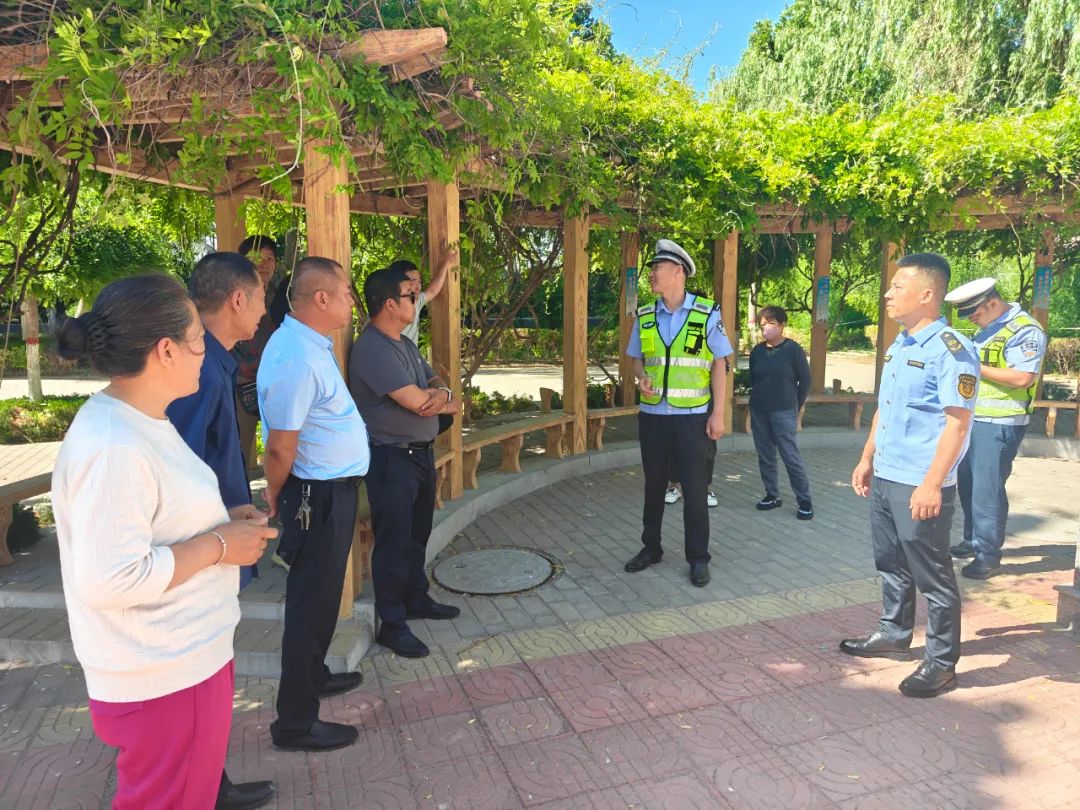 教聯(lián)體在行動(dòng)丨高里街道中心學(xué)校迎接校車安全檢查