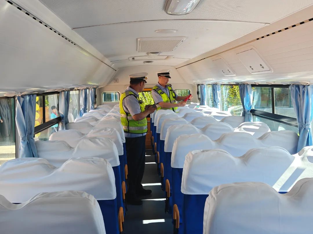 教聯(lián)體在行動(dòng)丨高里街道中心學(xué)校迎接校車安全檢查