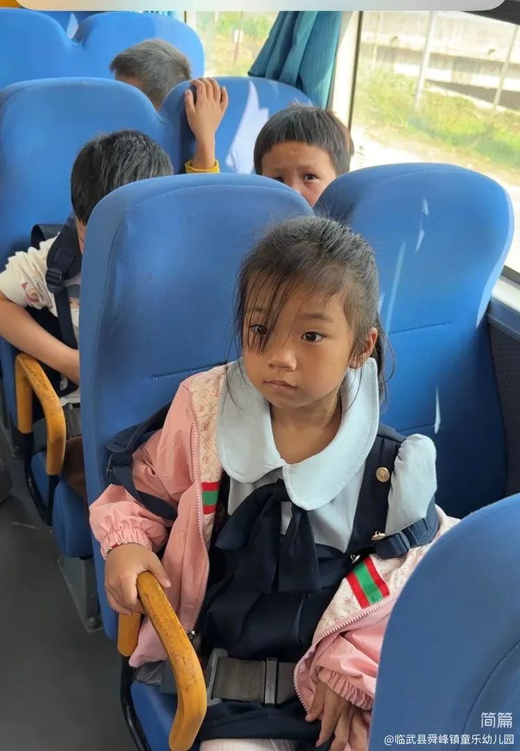 “為愛護(hù)航，校車安全伴我行”——童樂幼兒園校車安全演練